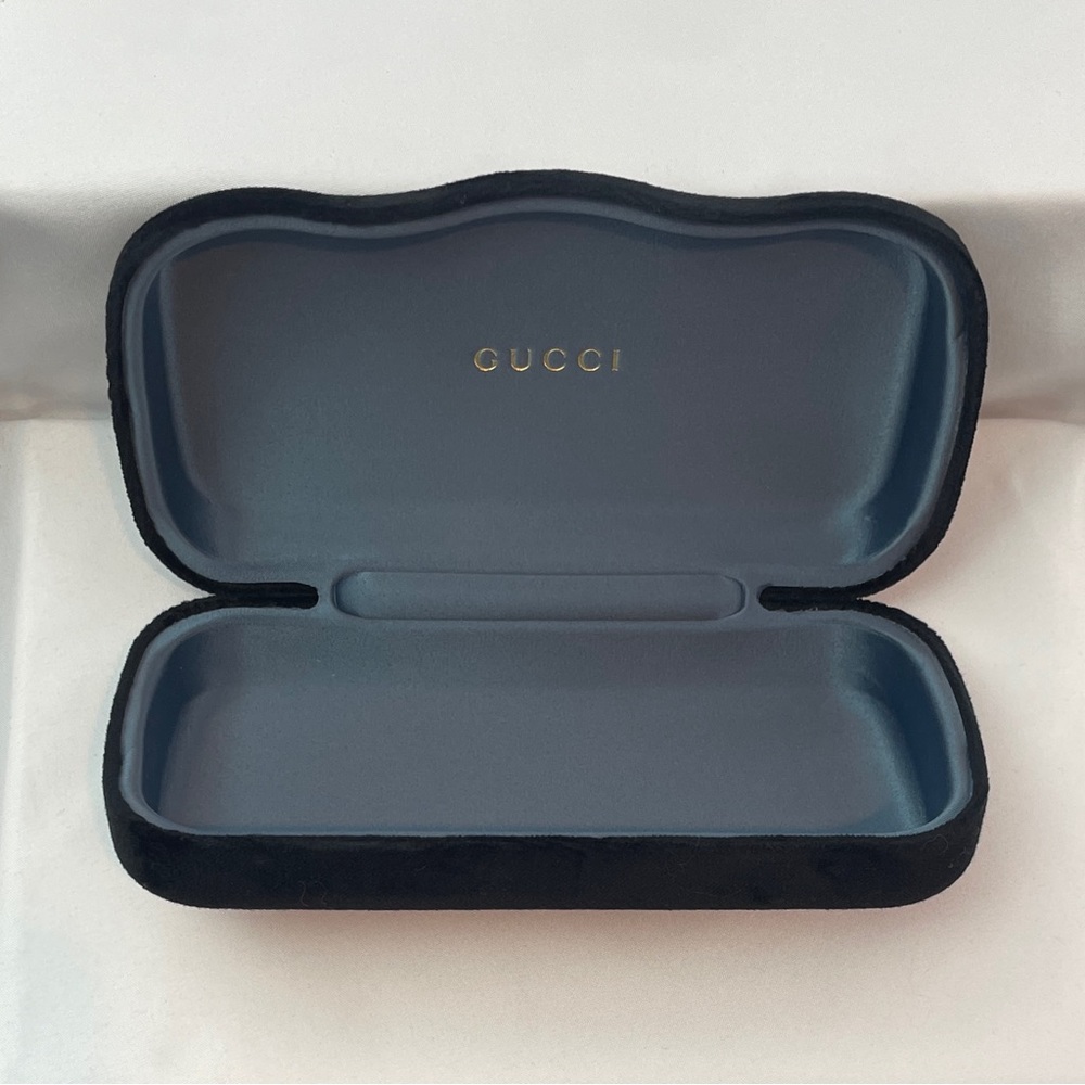 Gucci Women's Black Oversized Sunglasses - Picture 12 of 15